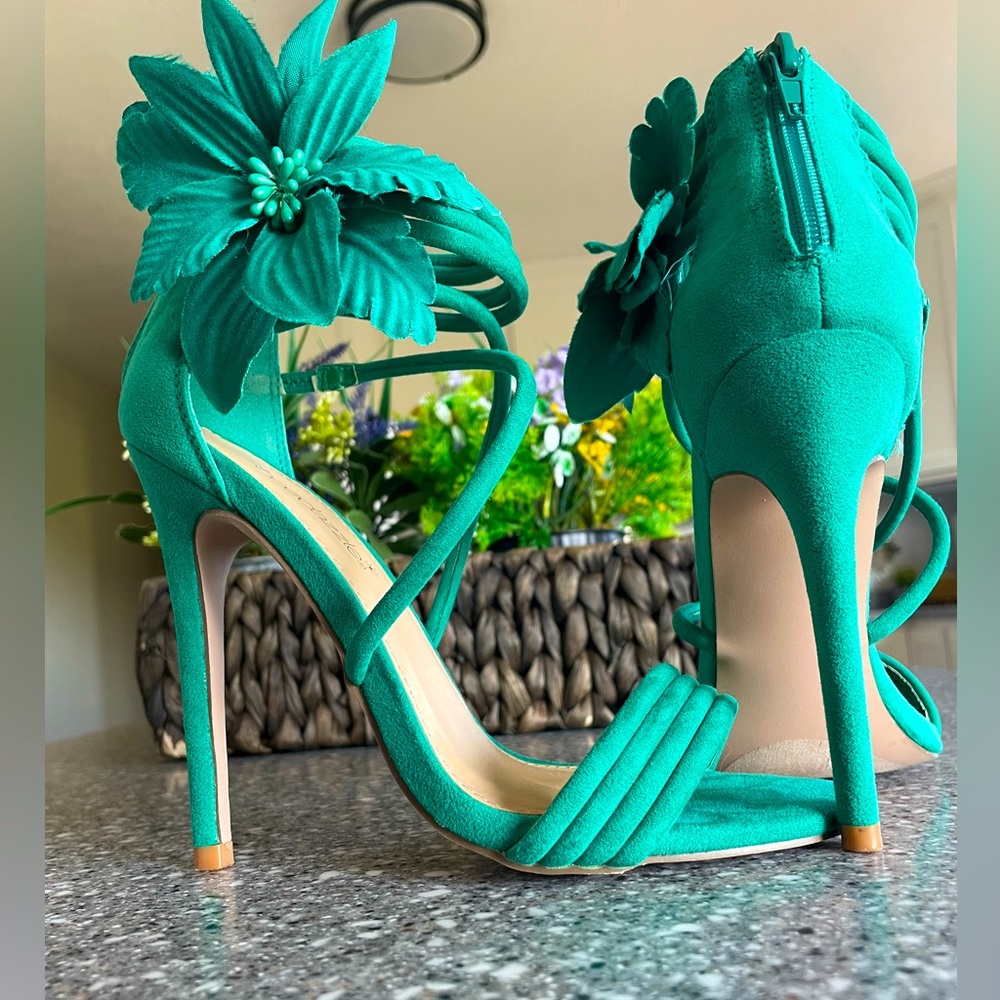 ShoeDazzle SIZE- 6 Camila Embellished, Heeled Sandal